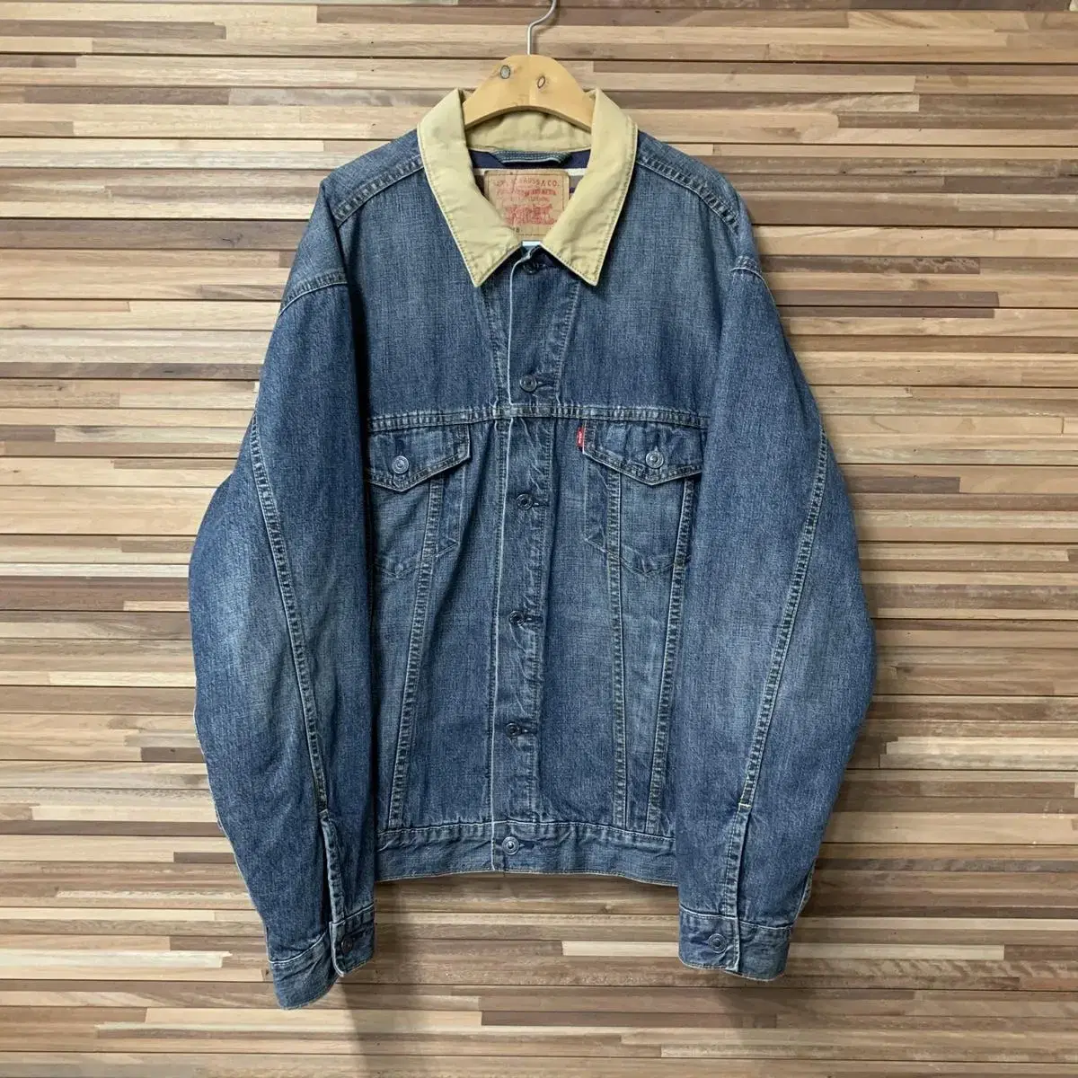 [100/105] Levi's Medium Blue Wash Denim Jeans Jacket