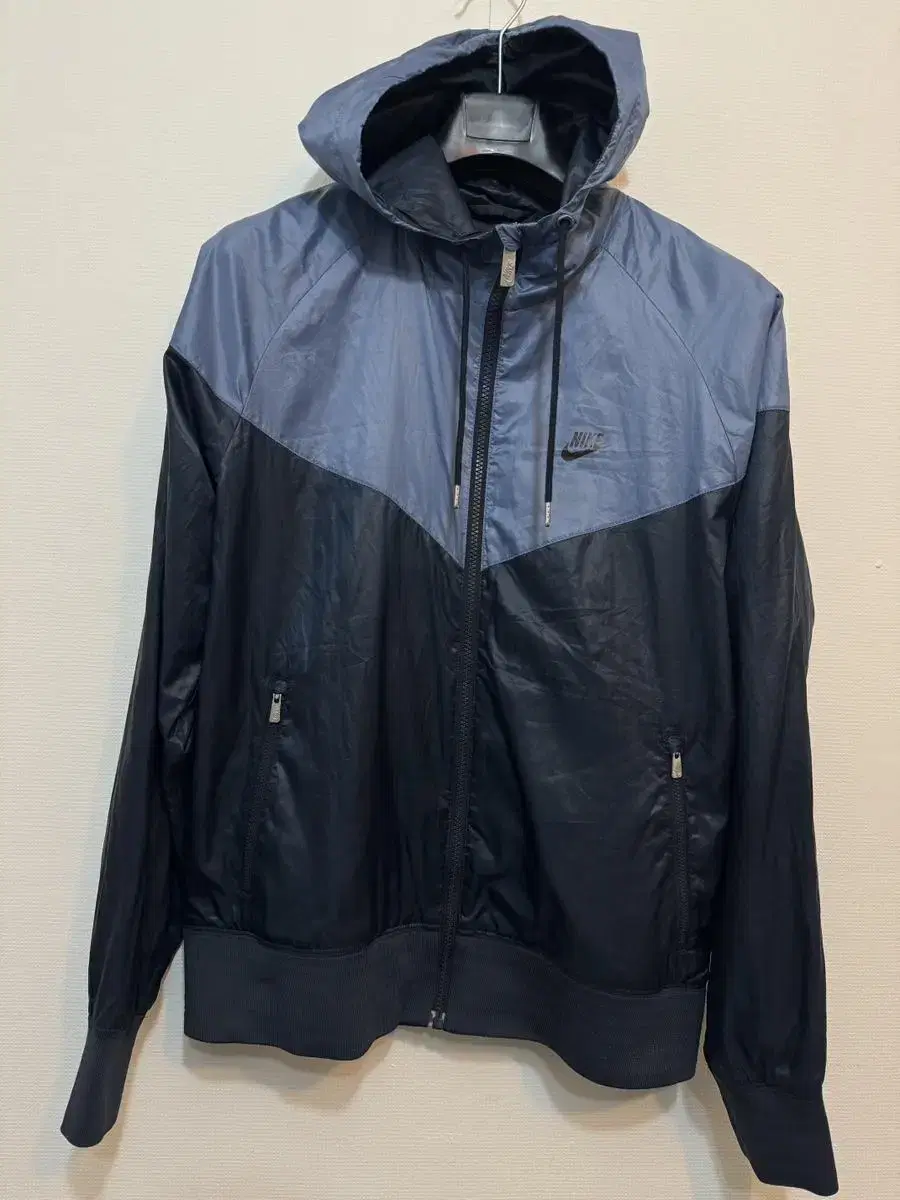 Nike Windrunner Windbreaker 100