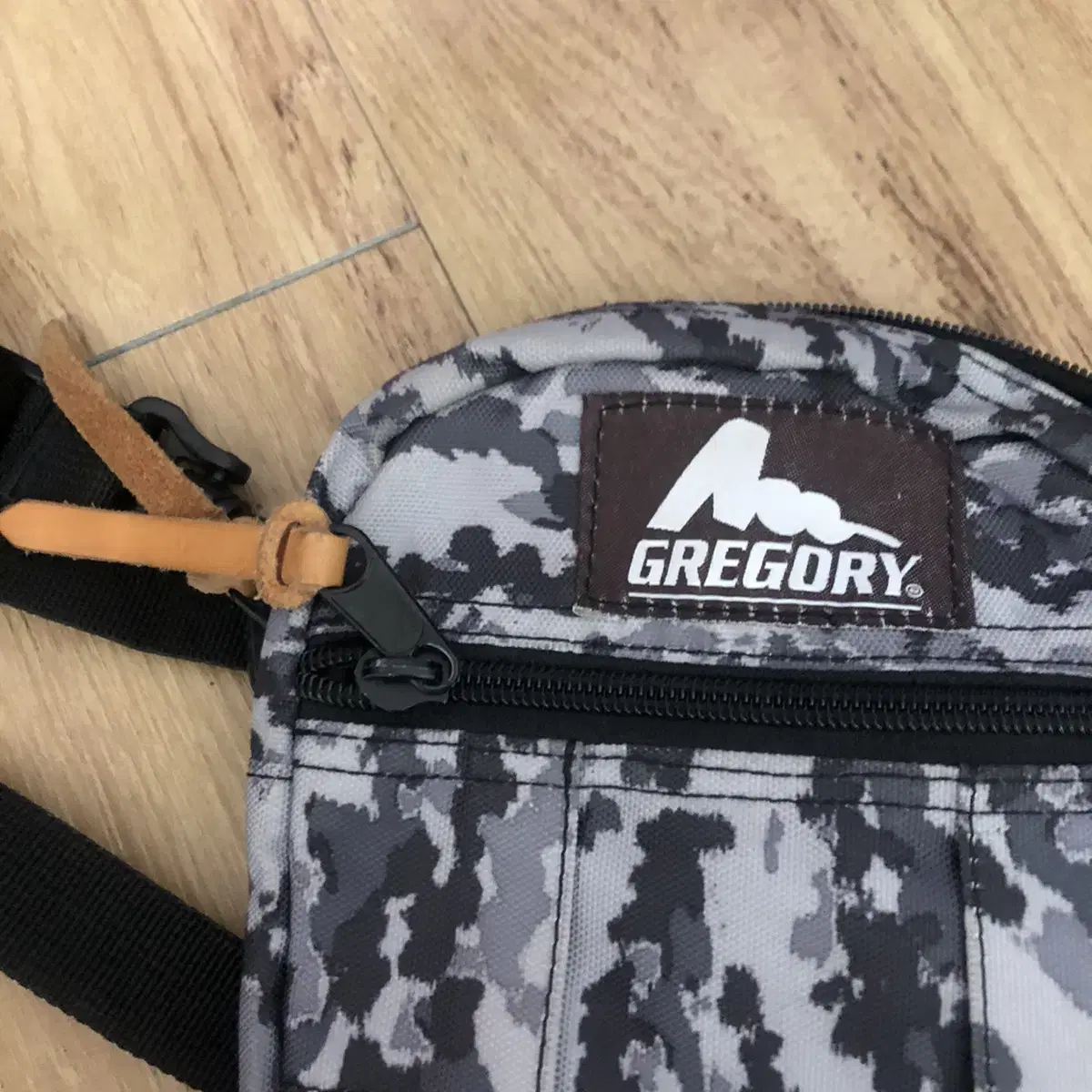 Vintage GREGORY camo mini cross bag