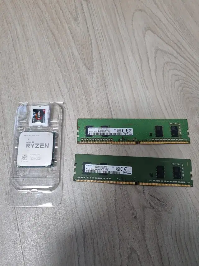 라이젠 2600X, 쿨러,DDR4 2400T 4GB 2개 팝니다.