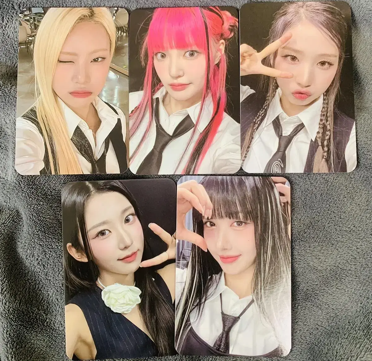 Mimiirose unreleased photocard sells them.