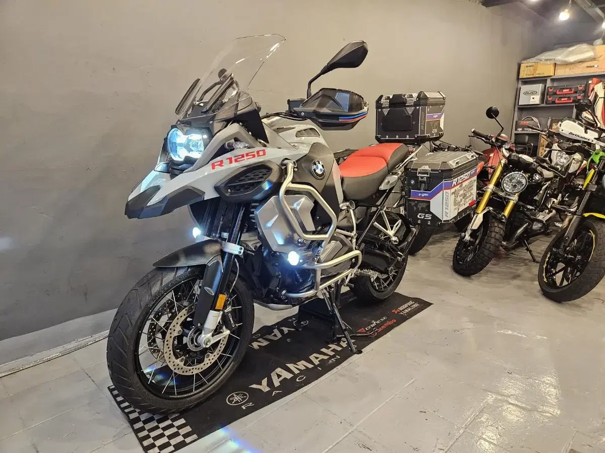 부산 BMW R1250 어드벤처 19년식 1만키로 신차급  판매합니다.