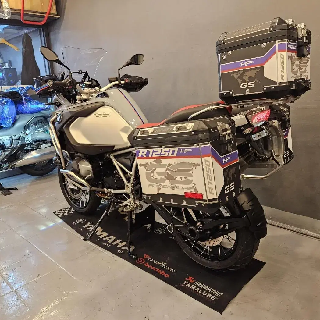 부산 BMW R1250 어드벤처 19년식 1만키로 신차급  판매합니다.