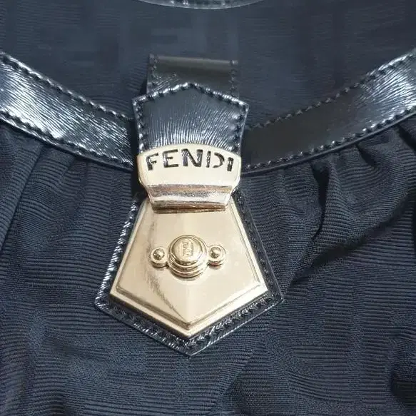 펜디 FENDI 주카 숄더백