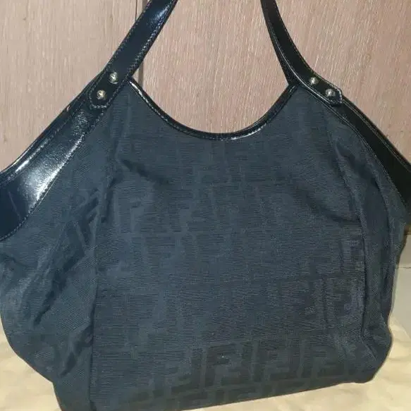 펜디 FENDI 주카 숄더백