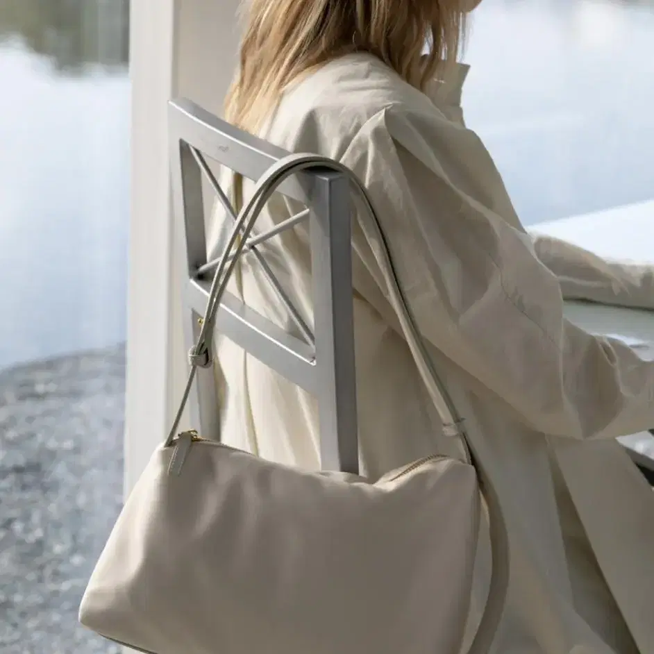 로서울 Rowie nylon shoulder bag Ivory