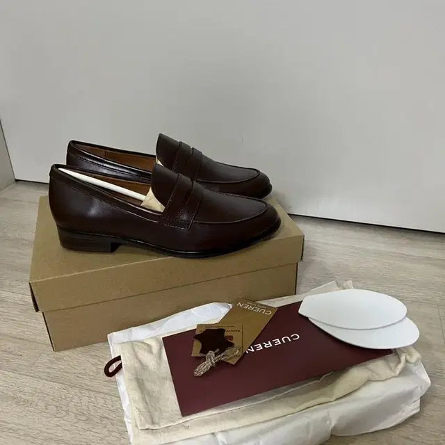 쿠에른 london 09 loafer 230