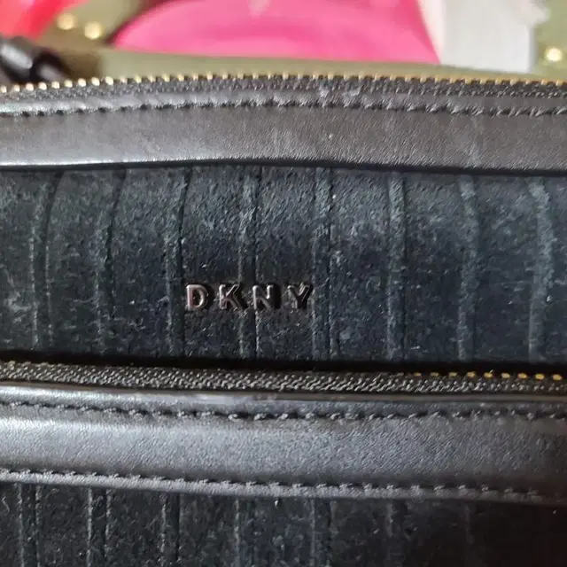 가방:DKNY