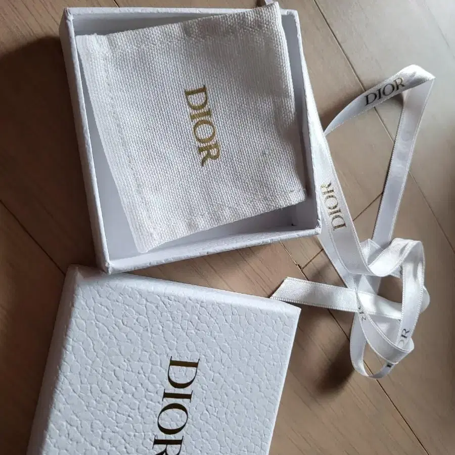 dior 디올 정품 반지. 매장 풀셋 구성.