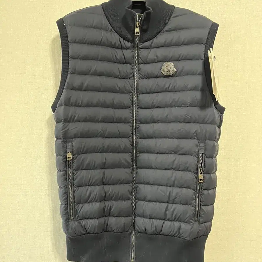 MONCLER 몽클레어 MAGLIA 9407400 91116 남성 구스다