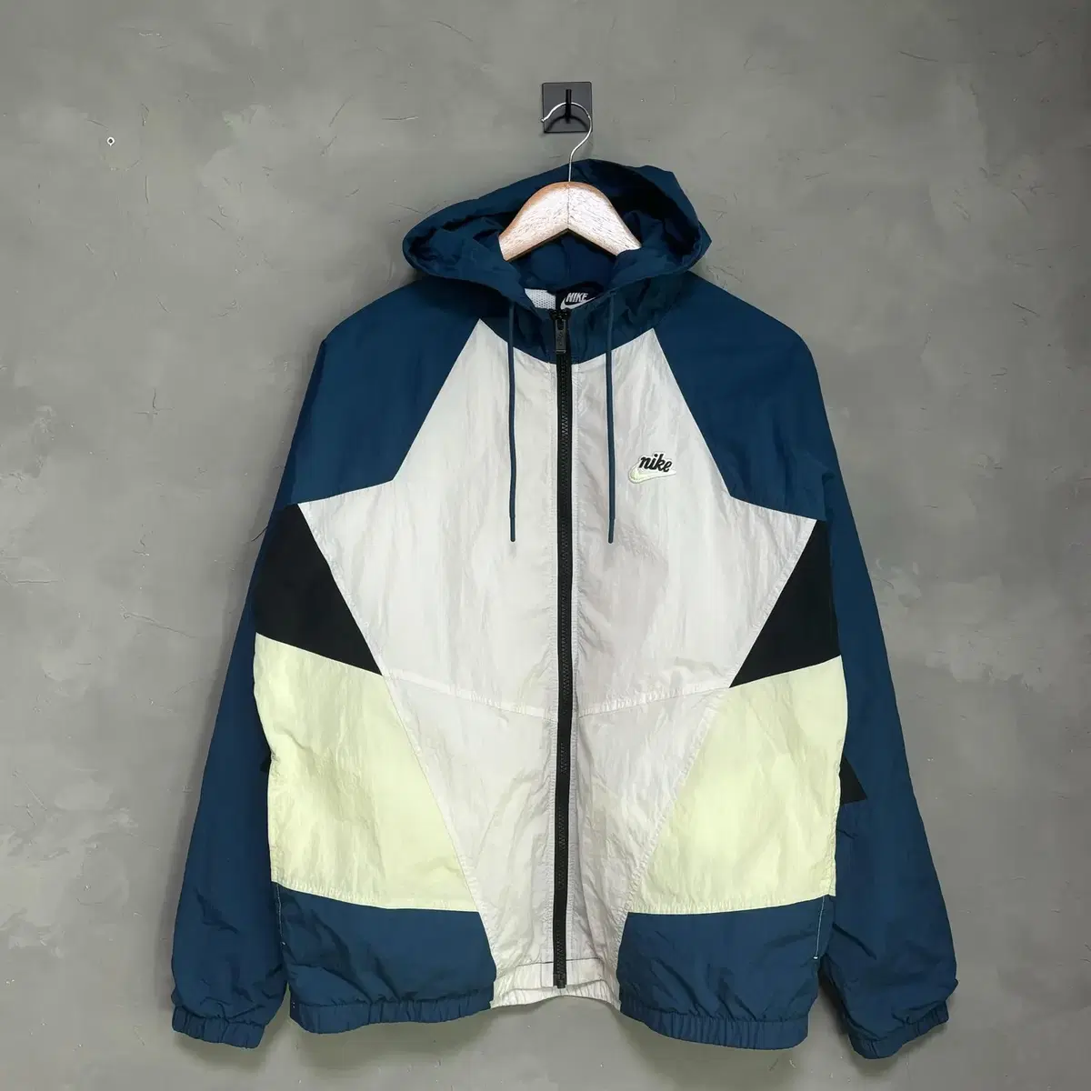 Nike Puchura Nylon Windbreaker