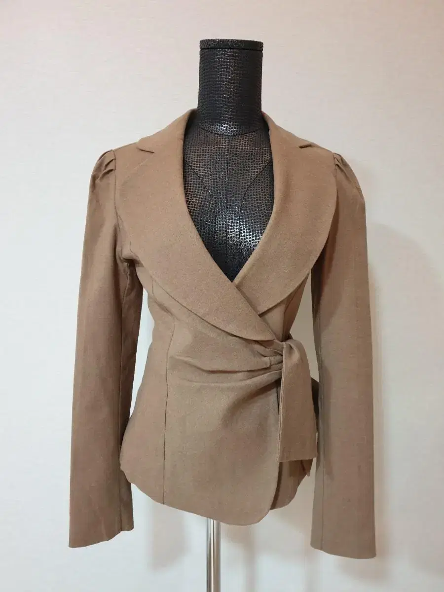 Waist ribbon-tie jacket