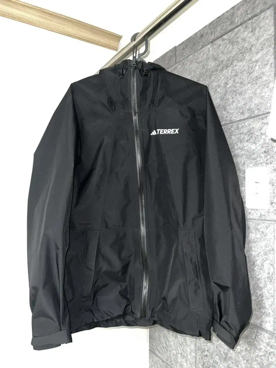 Adidas TERREX Superior Gore-Tex Rain Jacket Windbreaker