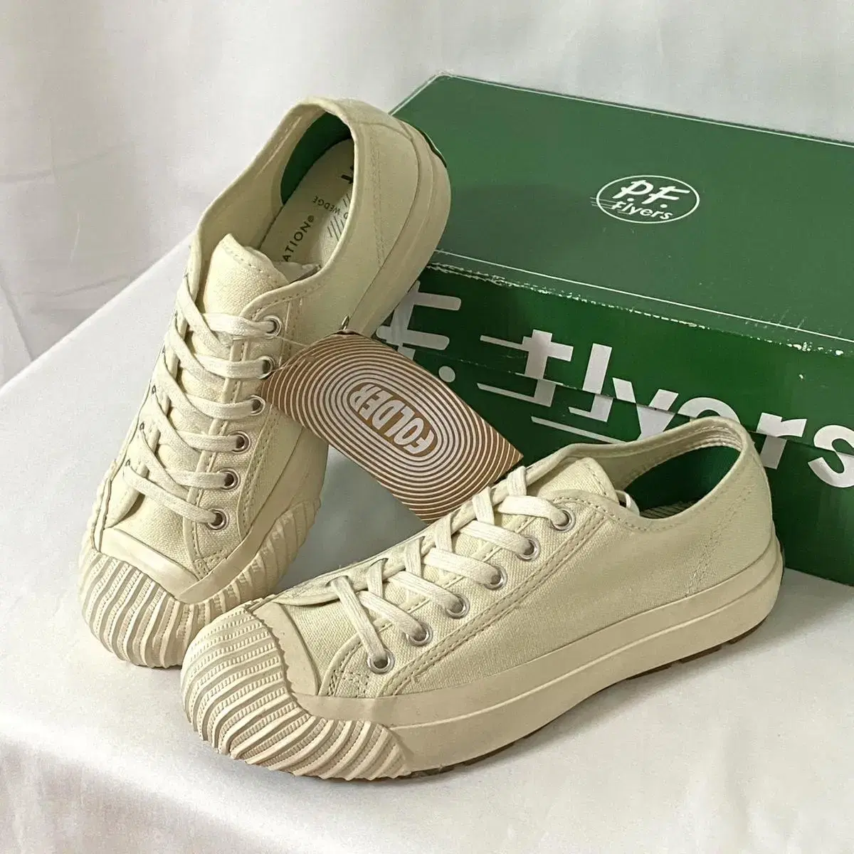 *새상품 220 PF-FLYERS 크림색 스니커즈 신발