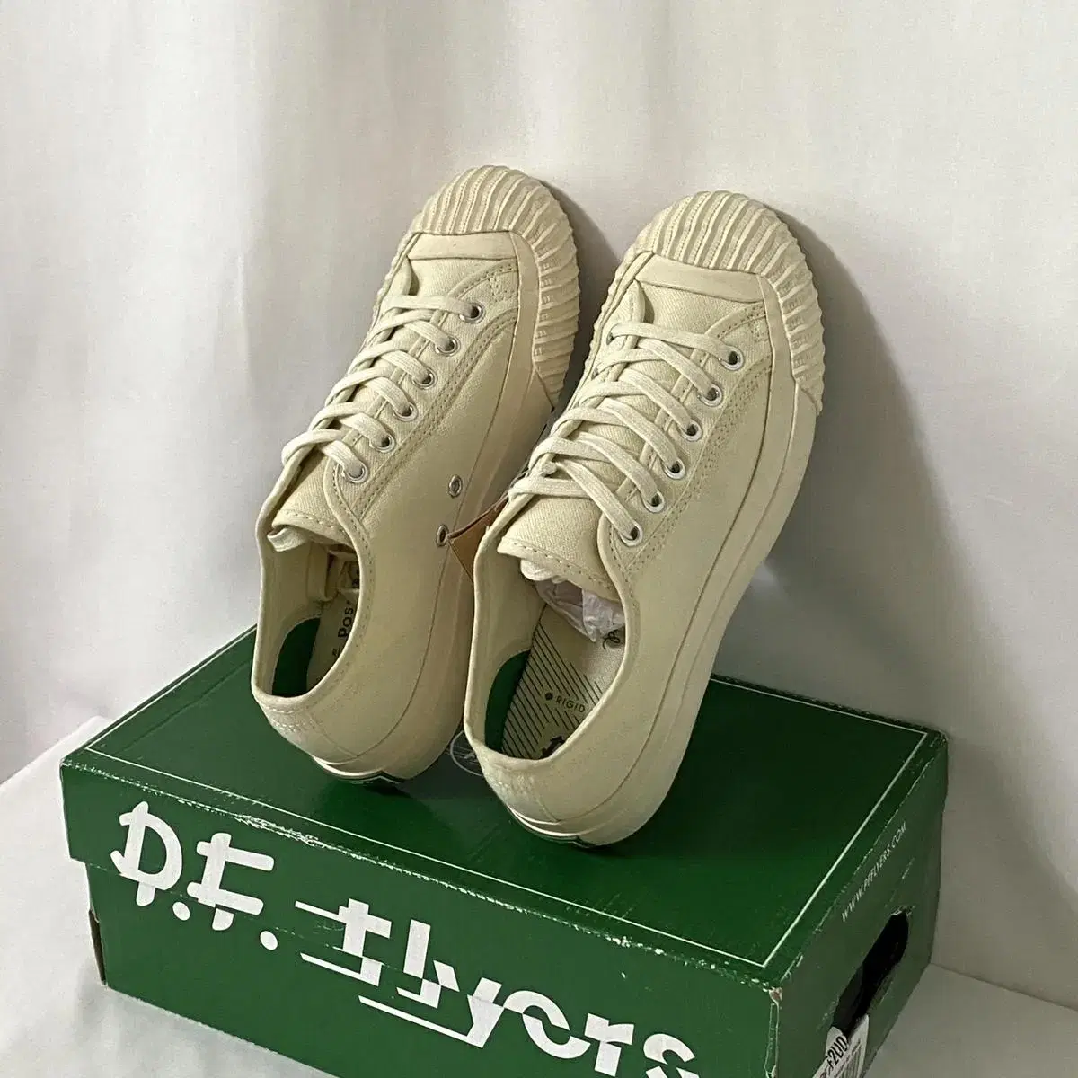 *새상품 220 PF-FLYERS 크림색 스니커즈 신발