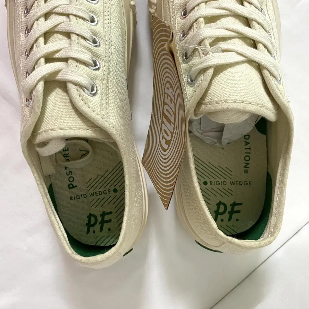 *새상품 220 PF-FLYERS 크림색 스니커즈 신발