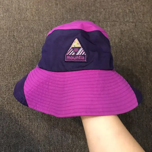 Vintage mountia purple bucket hat