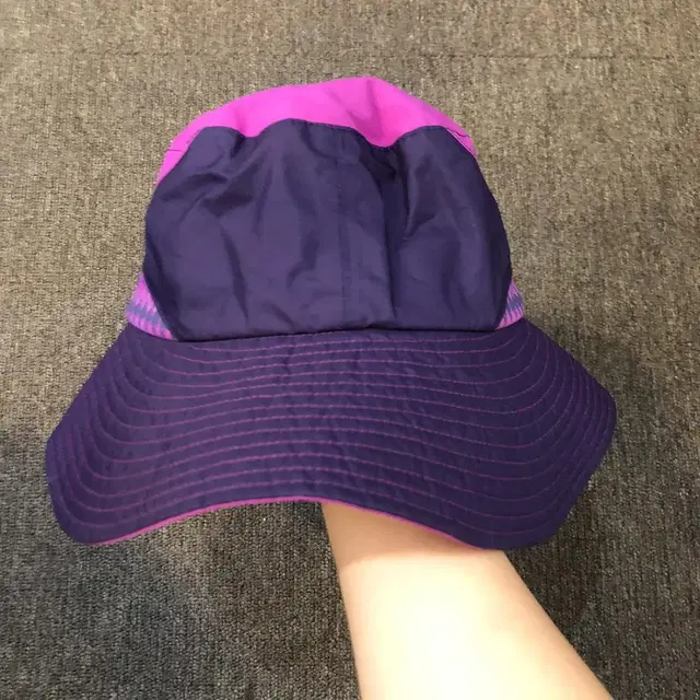 Vintage mountia purple bucket hat