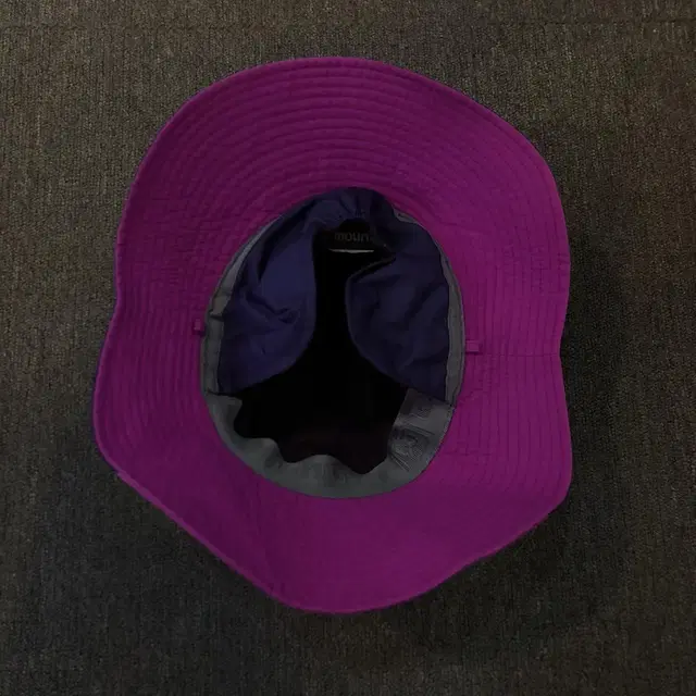 Vintage mountia purple bucket hat