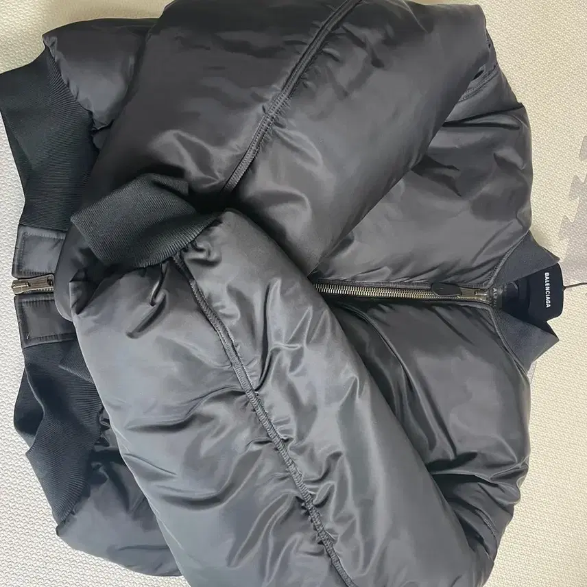 발렌시아가 [XS] 23ss 클래식 봄버 국내 매장판 새상품 사진 3