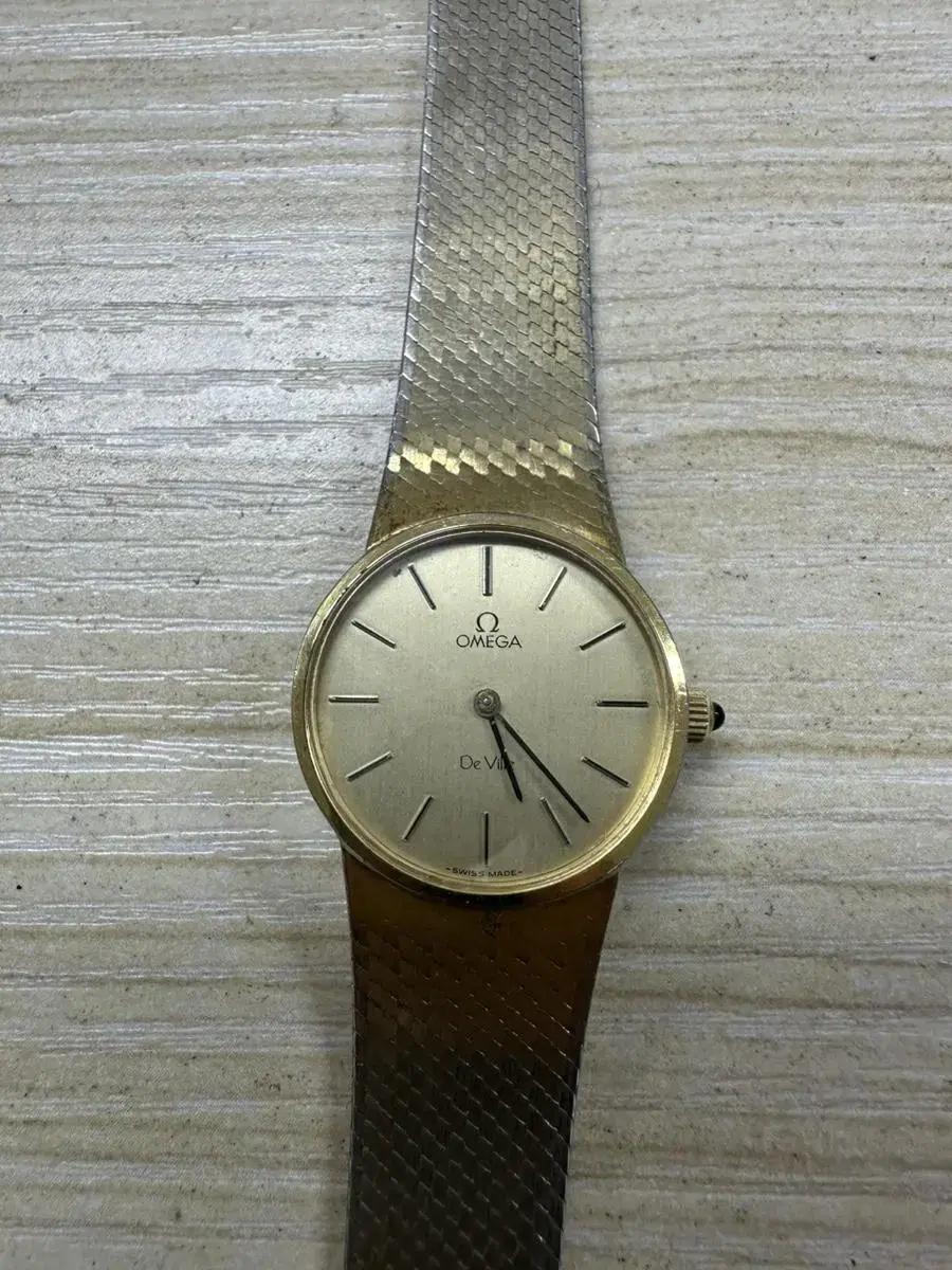 Selling genuine mechanical women's Omega watches