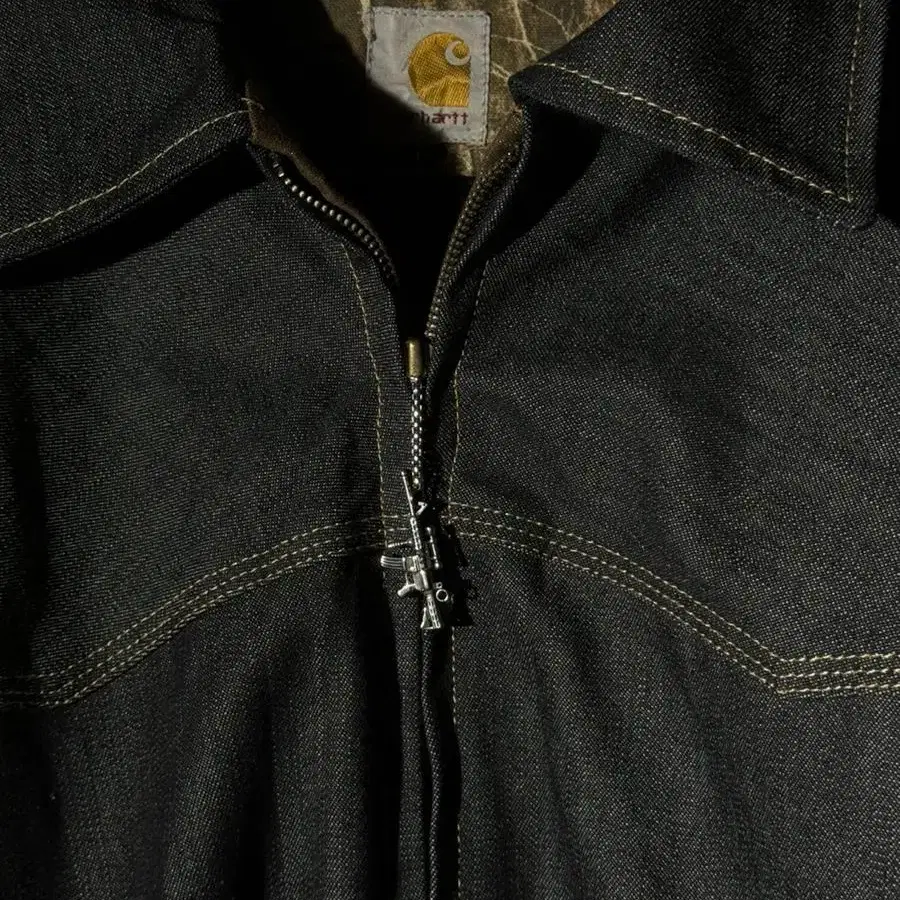 Carhartt 자켓 판매합니다.