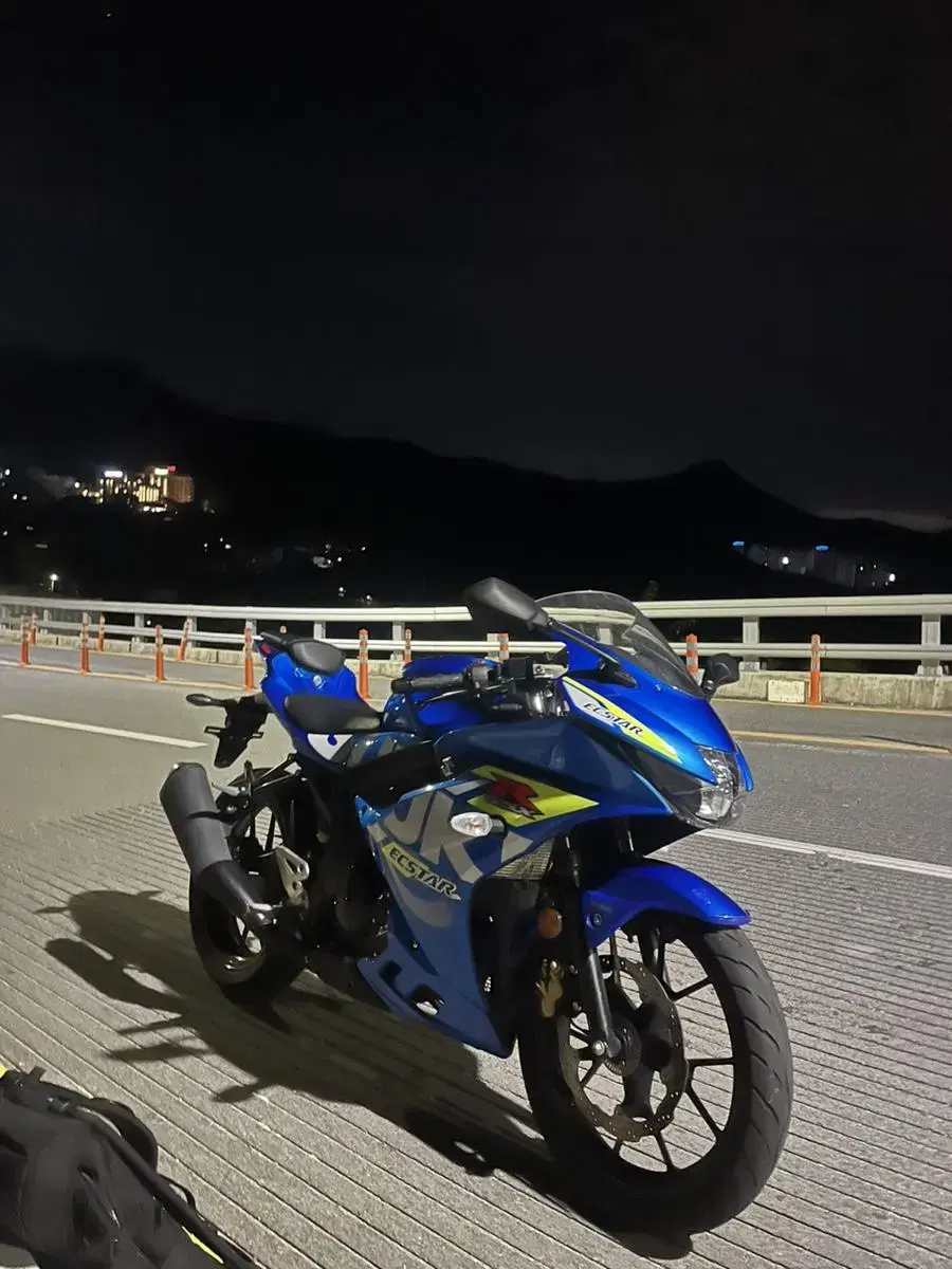 gsxr125 23년식 (r3 대차 봄)