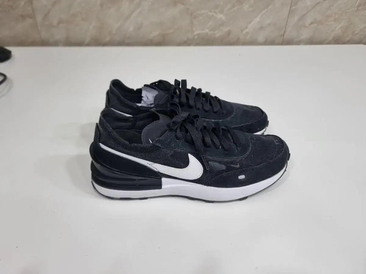 Nike Waffle 1 Black and White Sneakers 245