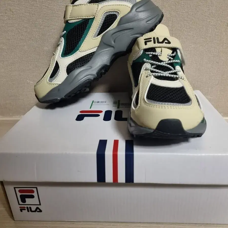 휠라 fila 운동화 신발 새상품 220