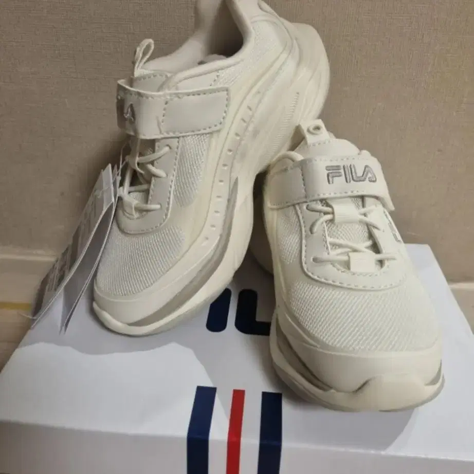 휠라 fila 운동화 신발 새상품 220