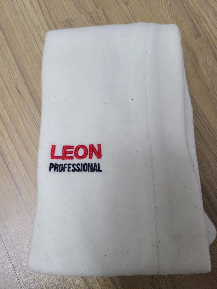 비욘드클로젯 LEON 머플러 목도리