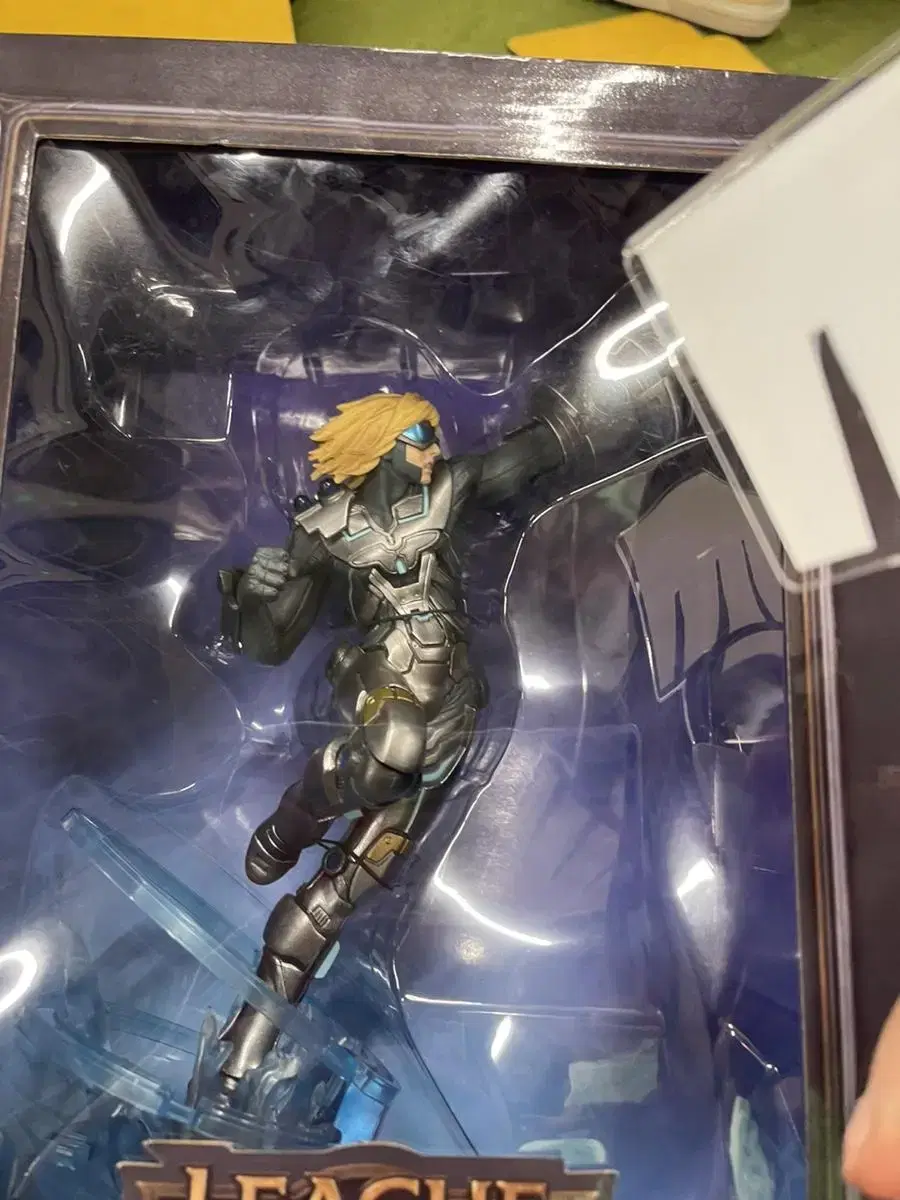 New) Pulse Gun Ezreal Figure