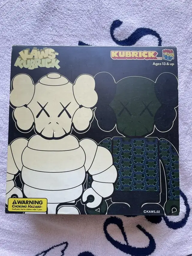 카우스 큐브릭 버스정류장 4 KAWS KUBRICK  메디콤토이 MEDI