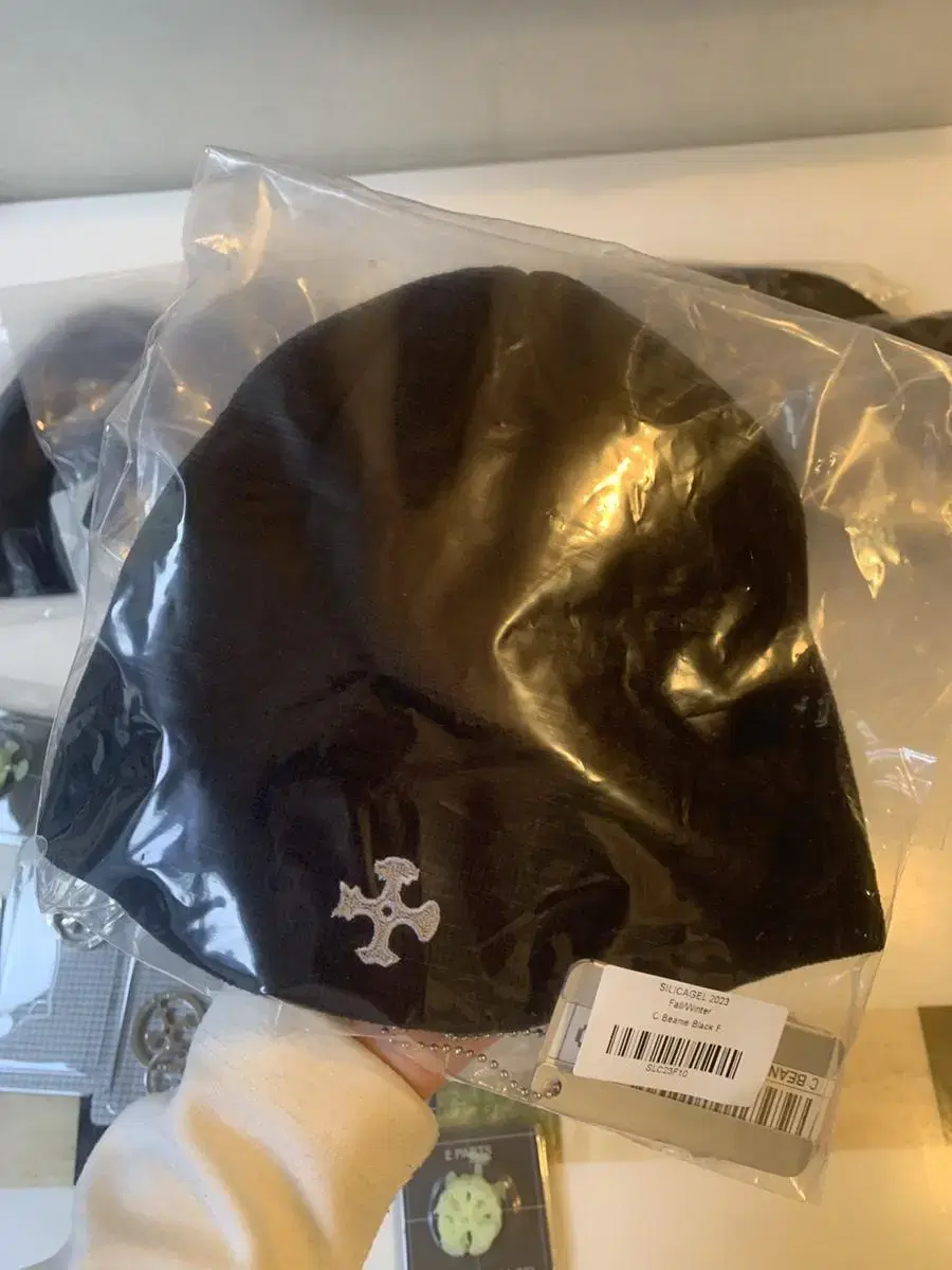 (In possession) Silica gel beanie wts!