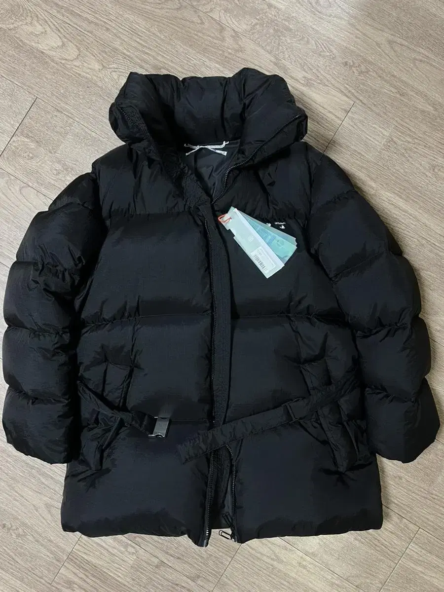 List Price $300 Off-White Puffer Padded M New