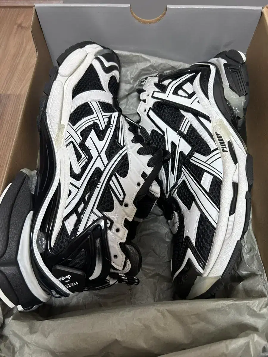 [43] Balenciaga New Runner Oreo