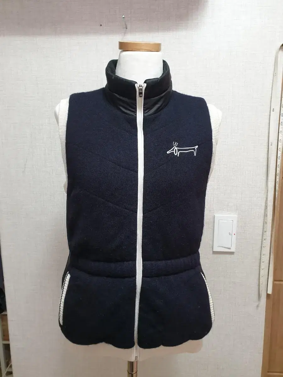 Women's wool vest for Louis Cartell