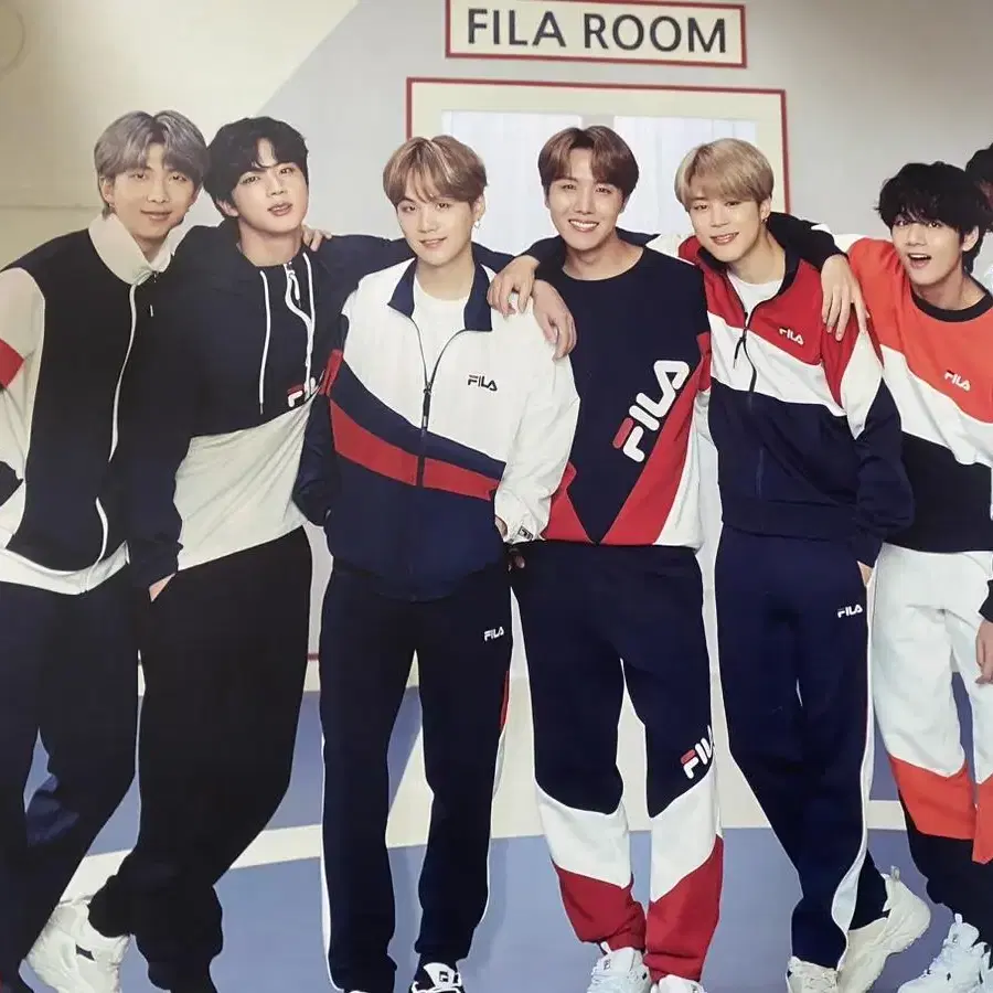 방탄 FILA 포스터