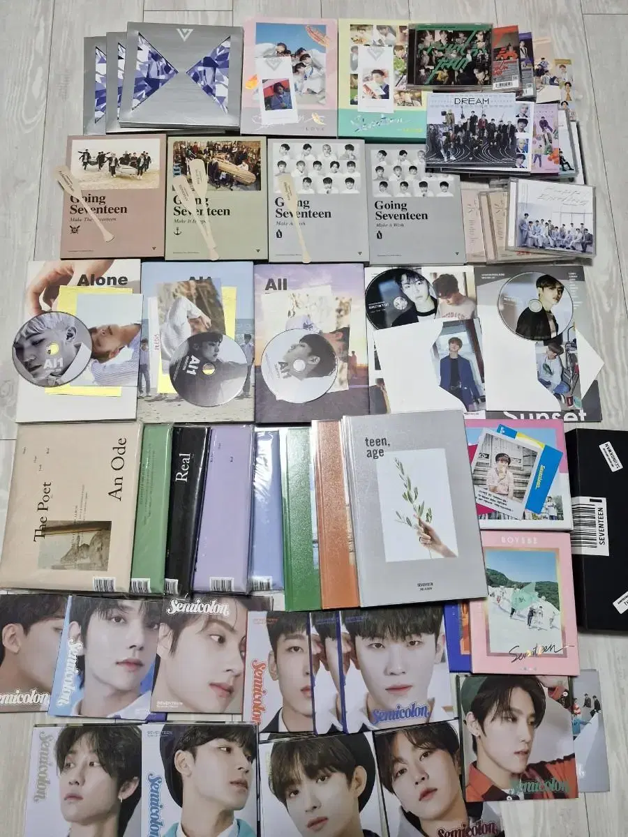 All first editions) seventeen unsealed albums photocard aviation tins lightstick DVD magazines I sell.