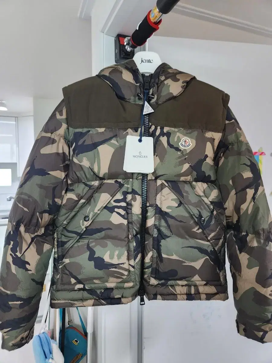 Moncler Maekan size 2 (103) New