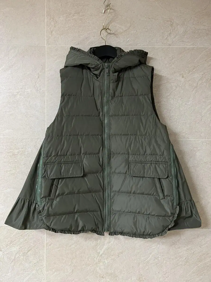 Two Feelings: Frill Hooded Duck Down Padded Vest