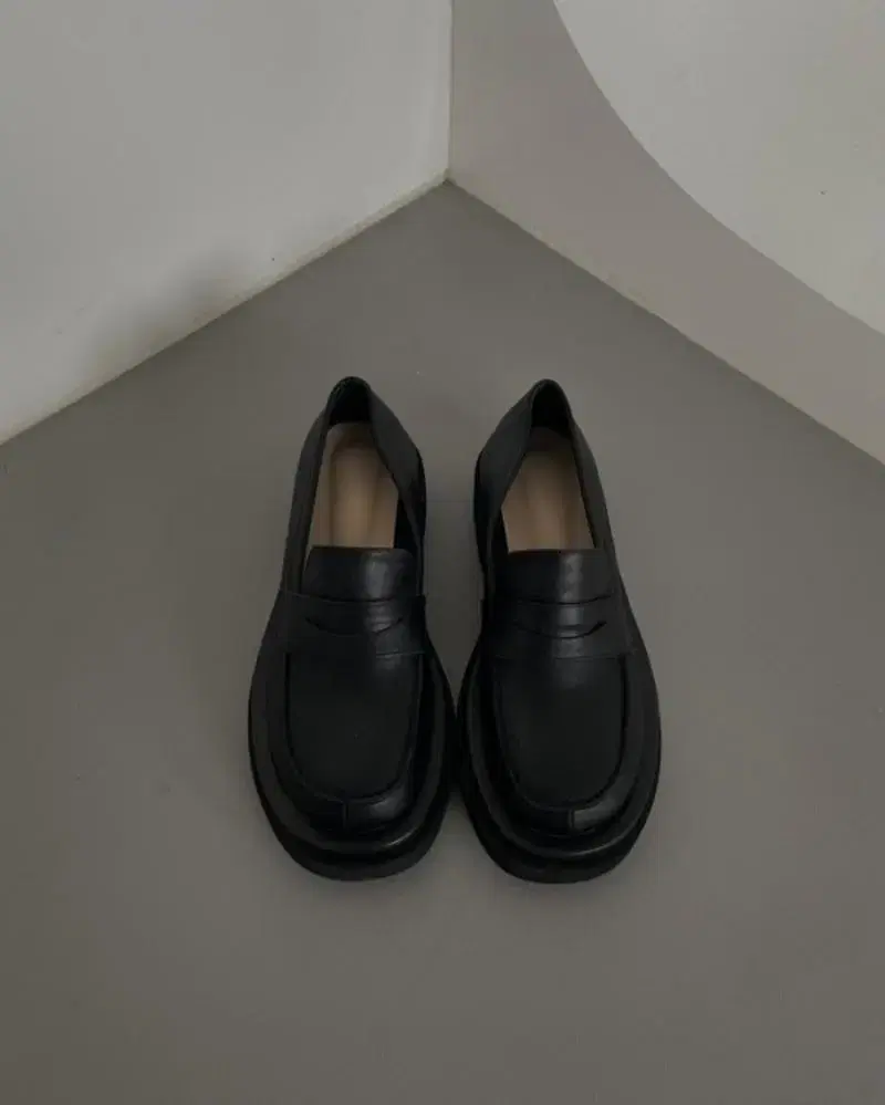 딥마인 solid round loafer 라운드 로퍼 통굽