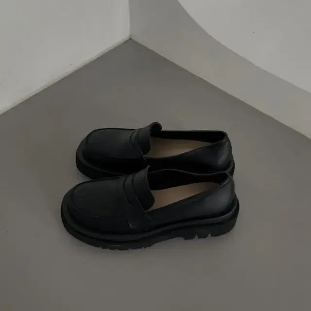 딥마인 solid round loafer 라운드 로퍼 통굽