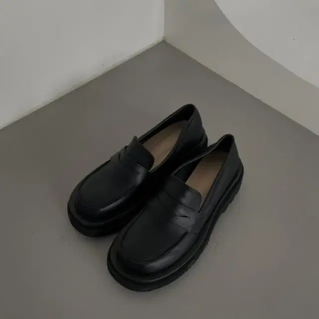 딥마인 solid round loafer 라운드 로퍼 통굽