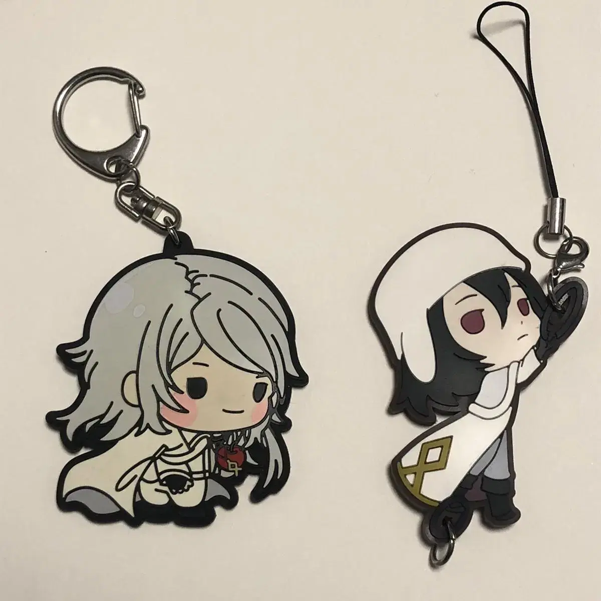 Moonsdogs (Moonho Stray Dogs), and Fyodor keyrings.