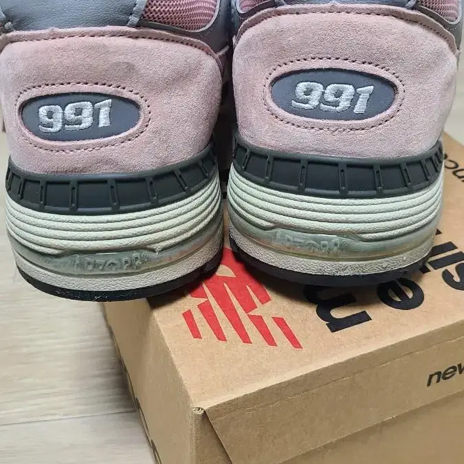 뉴발란스 m991pnk 270