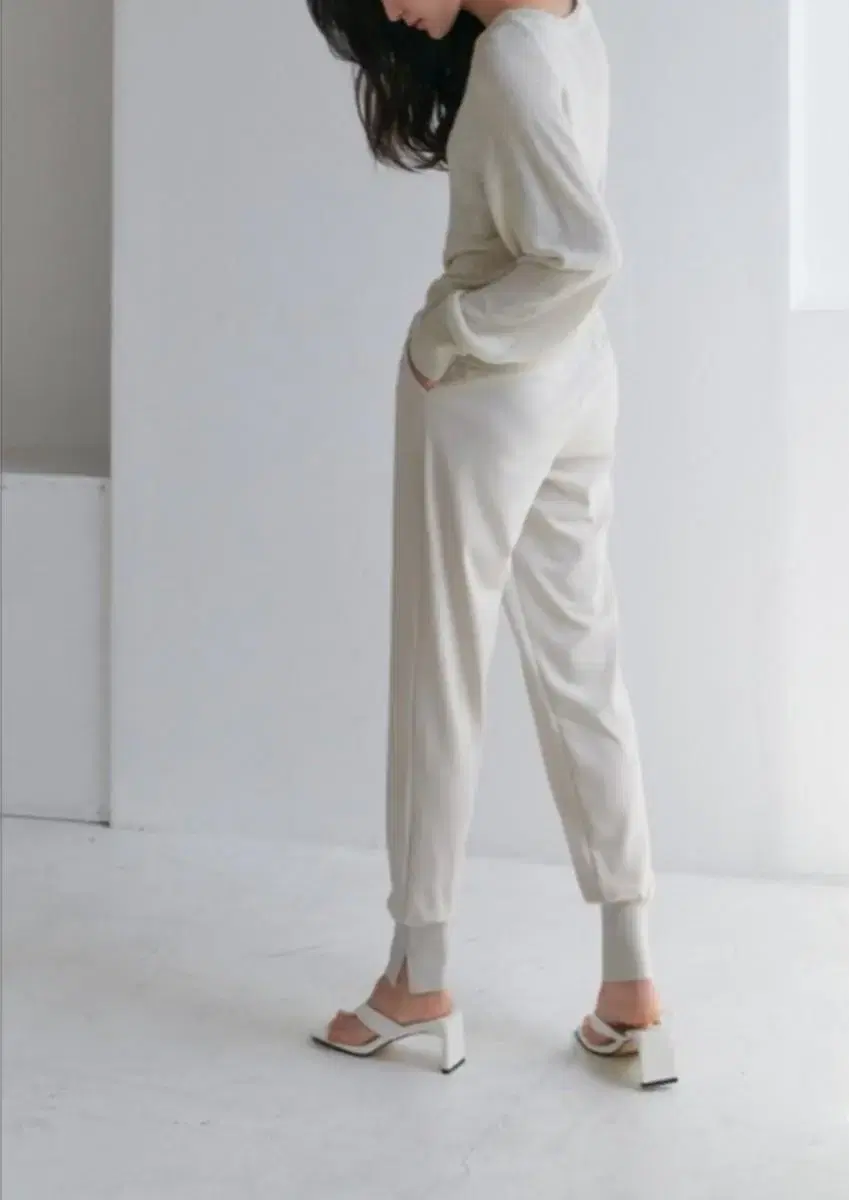 Han Style Slit Spandex Jogger Pants S/S ver. Cream