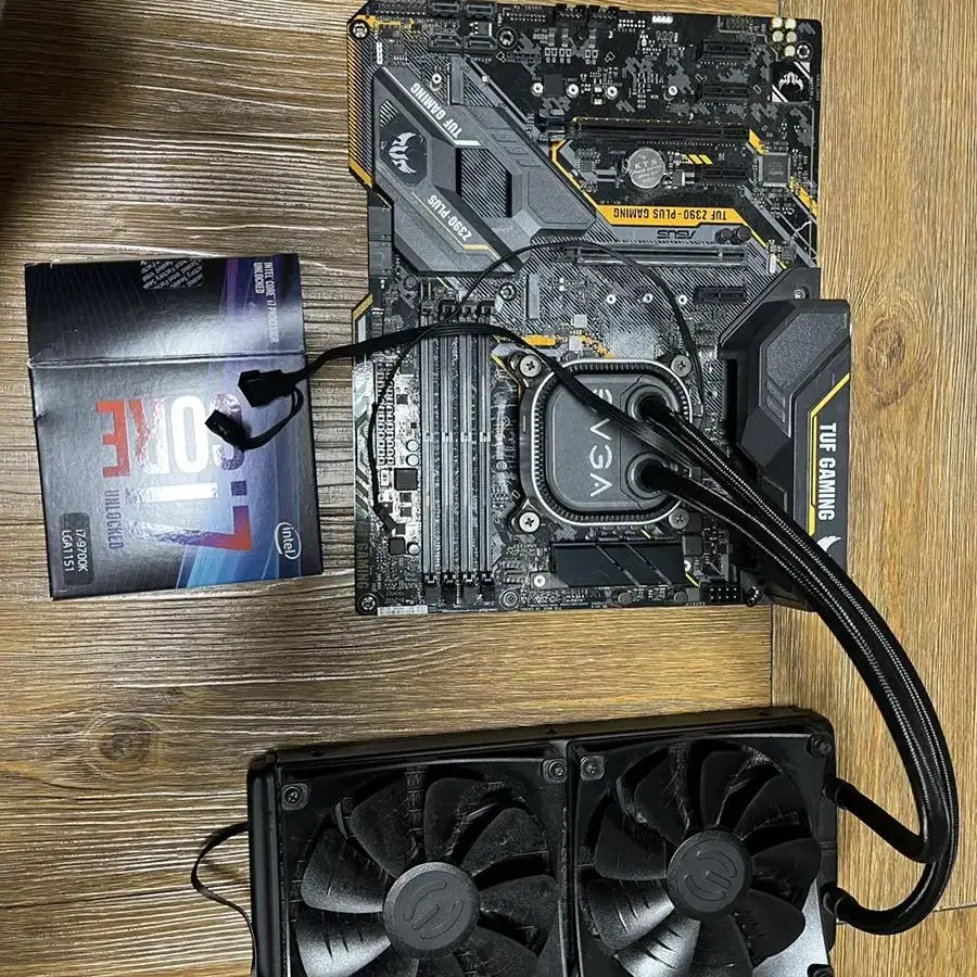 Tufgaming 마더보드+ i7-9700k + evga 수냉 일체 판매