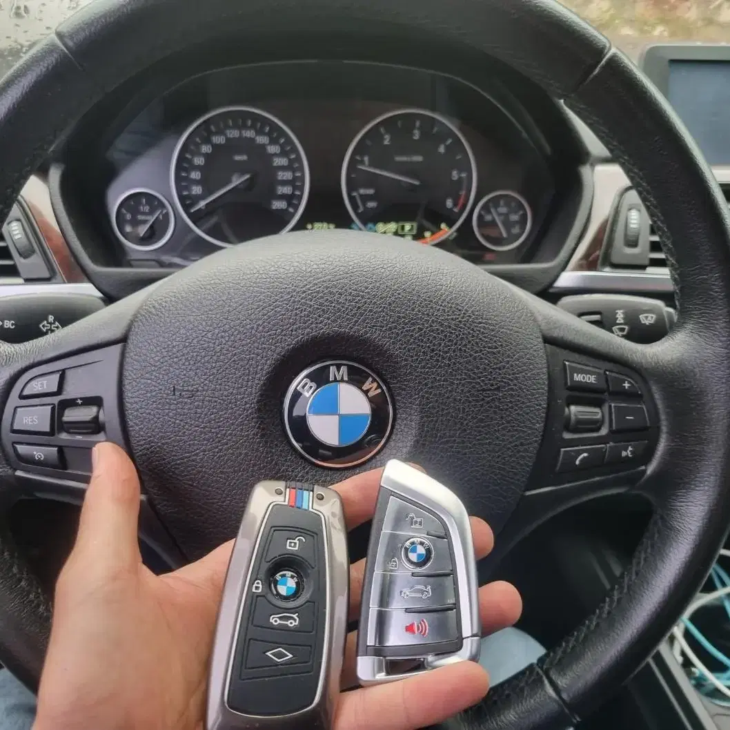 BMW 고장 키 수리 차키 스마트키 복사키 판매합니다.