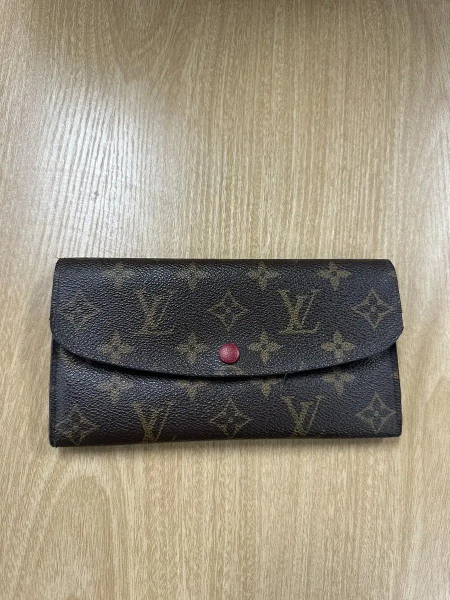 LastLast price dropLouis Vuitton Women's Long Wallet